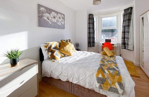 Reading House | Central 4 Bed-reading City Centre