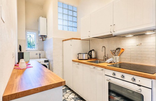 Intra Apartment | Central 4½-room vacation apartment in Verbania-Intra with parking - only approx. 500 m to the lake promenade