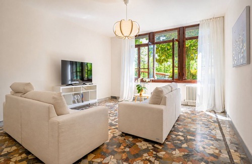 Intra Apartment | Central 4½-room vacation apartment in Verbania-Intra with parking - only approx. 500 m to the lake promenade
