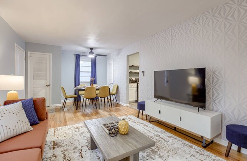 Benson House | Central 4BD Home - Spacious Backyard & Fun Games