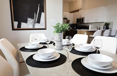 North Central Edmonton House | Central 5 Bedroom AC Rogers Commonwealth EXPO