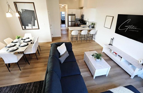 North Central Edmonton House | Central 5 Bedroom AC Rogers Commonwealth EXPO