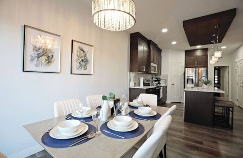 Southwest Edmonton House | Central A/C|Fireplace|Kid`s Park|Disney+|Airport
