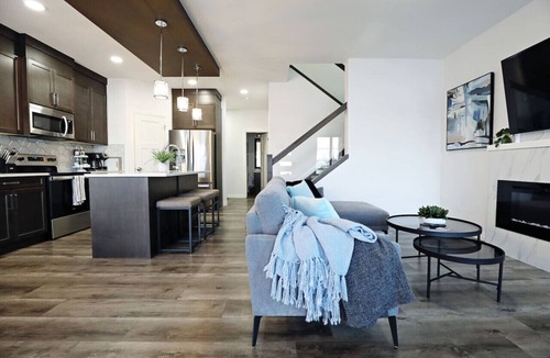 Southwest Edmonton House | Central A/C|Fireplace|Kid`s Park|Disney+|Airport