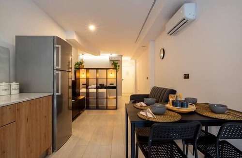 Malilla House | Central accommodation for 4 people