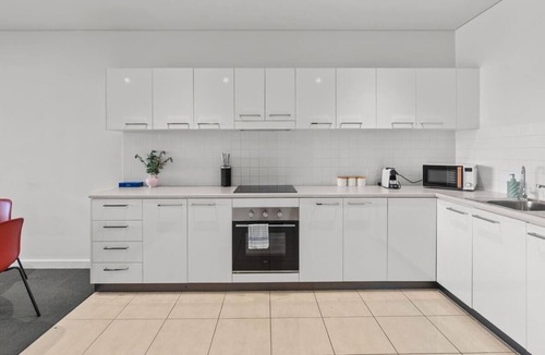 Adelaide Central Business District Apartment | Central Adelaide 2BR | Queen + 2 Singles | WiFi
