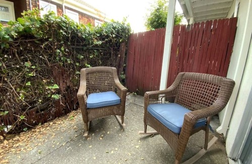West Alameda Apartment | Central Alameda 2-br apartment with WiFi