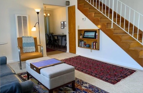 West Alameda Apartment | Central Alameda 2-br apartment with WiFi