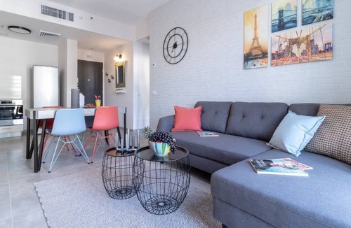Nachlaot Apartment | Central and luxurious 1 bdr