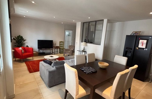 Yves Farge - Le Fleuve Apartment | Central and modern 100% air-conditioned apartment 5 minutes walk from the Rhone quays
