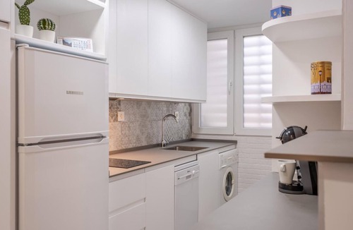 Cervantes Apartment | Central and modern apartment with Parking and FREE WIFI