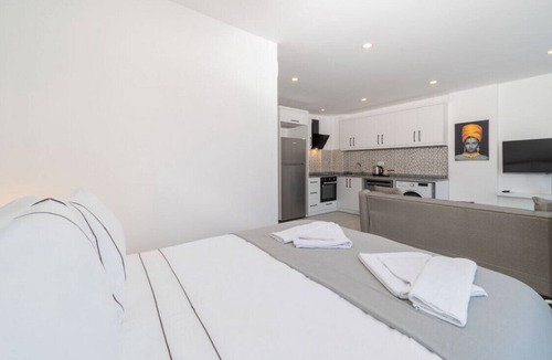 Eski Lara Apartment | Central and Modern Flat in Muratpasa