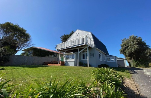 Waitarere Beach House | Central and spacious Waitarere Beach 3 Bed, 2 Bathroom house with sea views