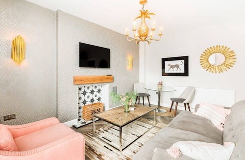 Warrington Apartment | Central and spacious one bedroom apartment