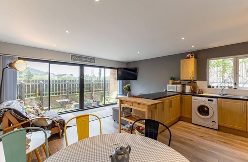 Newcastle Apartment | Central Apartment 3B