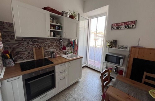 Marta Apartment | Central apartment a stone's throw from the lake "La Vattutella" Marta