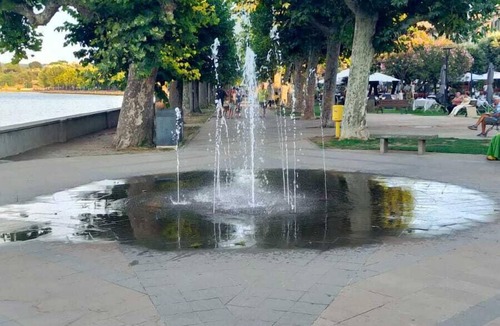 Marta Apartment | Central apartment a stone's throw from the lake "La Vattutella" Marta