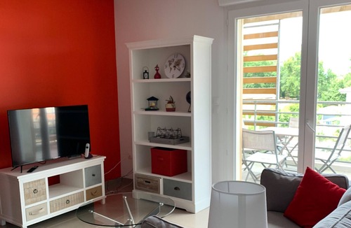 Biscarrosse Apartment | Central Apartment in Biscarrosse - 4 Guests, Close to Beaches, Surf Classes, Parking & Wifi Included
