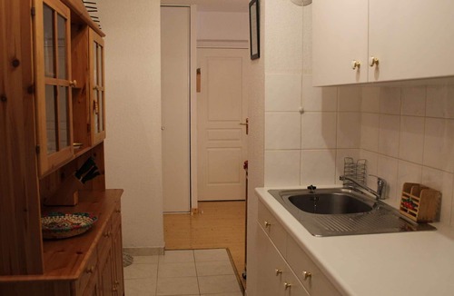Les Claux Apartment | Central Apartment in Vars - 3 Rooms, Sleeps 6, Near Slopes & Shops