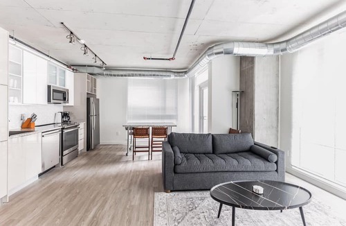 Gateway District Apartment | Central apartment with double queen beds