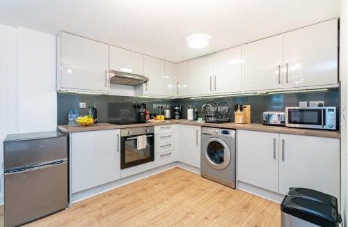 Andover Apartment | Central Apartment With 55” Smart TV+Netflix