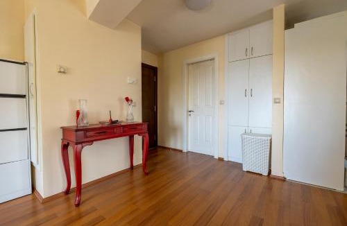 Tophane Apartment | Central Apartment with Bosphurs View