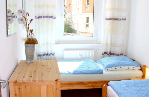 Friedrichshain Condo | Central apartment with balcony, WLAN, 6 pers. -ONLY long-term lease min. 1 month