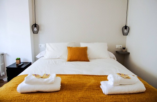 Camino de Ronda Apartment | CENTRAL Apartment with PARKING INCLUDED