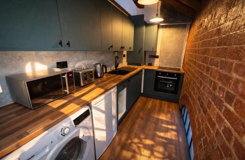 RopeWalks Apartment | Central Apt + Balcony | Walk to Bars & Shops