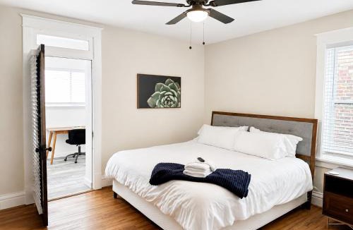 Northampton Apartment | Central Apt with Office & Balcony