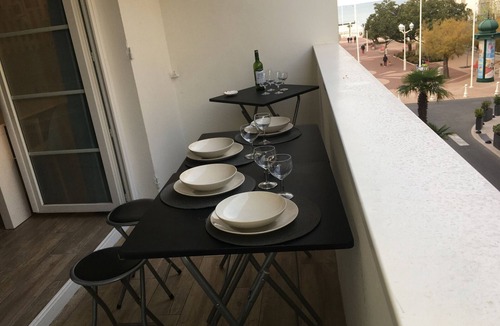 Arcachon Apartment | Central Arcachon Apartment with Sea Views, Parking & Balcony, Steps from Beach & Shops