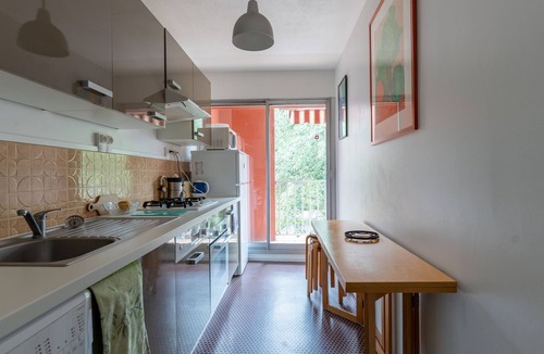 Arcachon Apartment | Central Arcachon: Cozy T2, Nearby Beach, Private Parking, WiFi