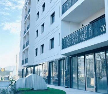 Timisoara Apartment | Central ART Deluxe Apartment - Private Parking