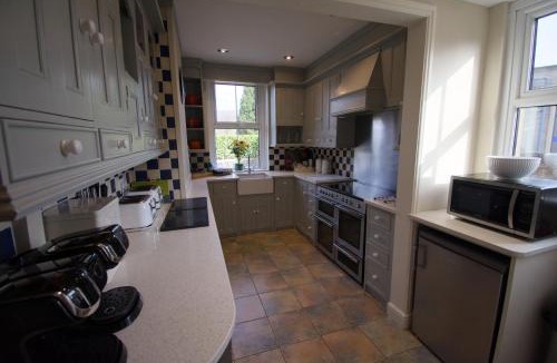 Bakewell House | Central Bakewell, Sleeps 12, Parking for 4 or 5 Cars, Family & Dog Friendly