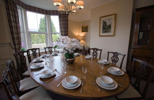 Bakewell House | Central Bakewell, Sleeps 12, Parking for 4 or 5 Cars, Family & Dog Friendly
