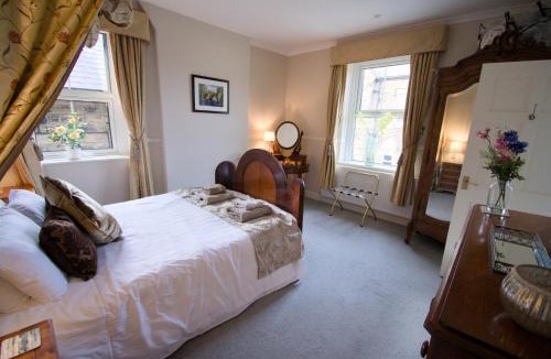 Bakewell House | Central Bakewell, Sleeps 12, Parking for 4 or 5 Cars, Family & Dog Friendly
