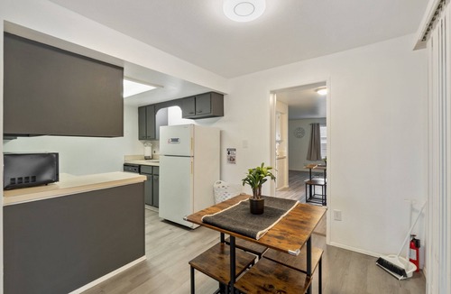 Lake Hills House | Central Bellevue Retreat 2 Bedroom Duplex