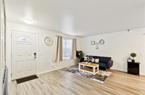 Lake Hills House | Central Bellevue South Suite Near Downtown & I-90