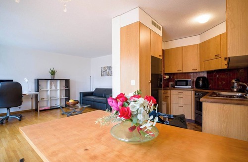 Sandrain Apartment | Central Bern Flat -Balcony & Bundeshaus &Aare View