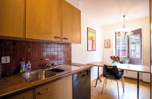 Sandrain Apartment | Central Bern Flat -Balcony & Bundeshaus &Aare View