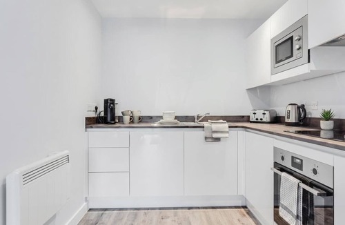Bordesley Apartment | Central Birmingham Modern 2BED Apartment w WiFi