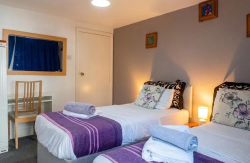 Edgbaston House | Central Birmingham Two Bedroom Home with Free Parking