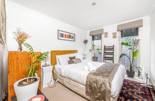 Braddon Apartment | Central Braddon Retreat near Cafes and Culture