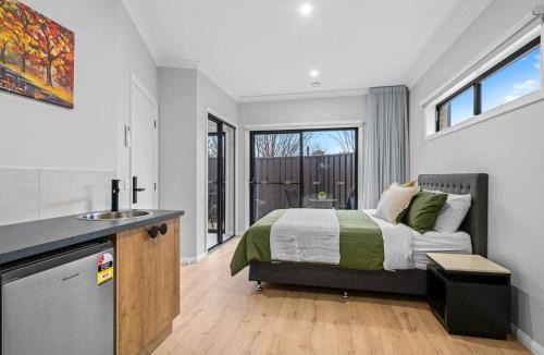 Beechworth Apartment | Central brand new studio