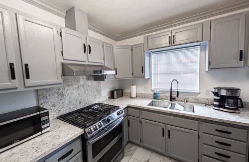 Longfellow House | Central Bright & Big 3Br 2Ba w/2 Parking Spaces!