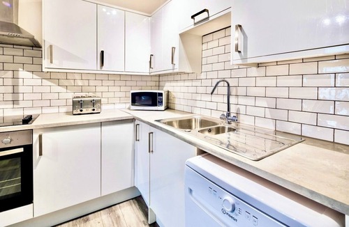 Bristol Old City House | Central Bristol 2 Bed House! Opposite the BRI Hospital, Ideal for Professionals