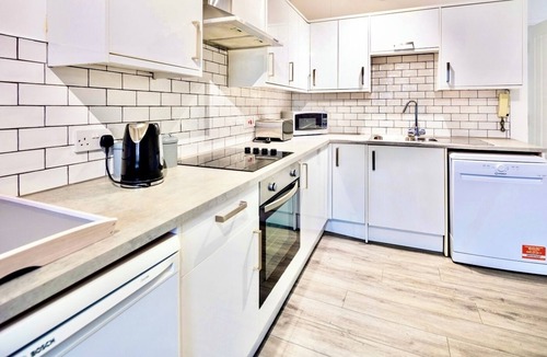 Bristol Old City House | Central Bristol 2 Bed House! Opposite the BRI Hospital, Ideal for Professionals