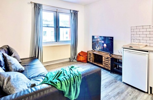 Bristol Old City House | Central Bristol 2 Bed House! Opposite the BRI Hospital, Ideal for Professionals