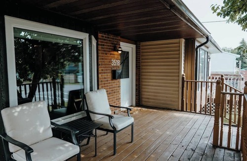 Glenbrook House | Central Calgary & Nearby Mountain Escape - 4 Beds