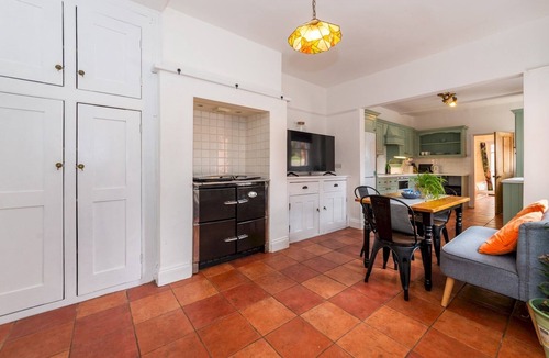 Caversham Apartment | Central Caversham/Traditional English House | Pass the Keys